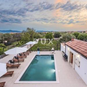 ZADAR, SUKOŠAN – kuća za odmor s tri stambene jedinice 