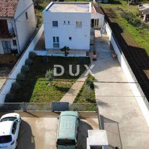 ZADAR, SUKOŠAN – kuća za odmor s tri stambene jedinice 