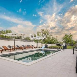 ZADAR, SUKOŠAN – kuća za odmor s tri stambene jedinice 