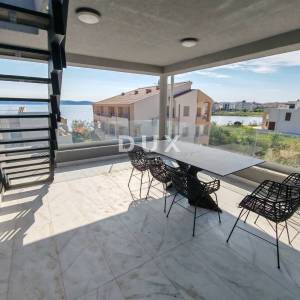 ZADAR, SUKOŠAN - Luksuzno namješten penthouse 50 m od plaže!
