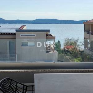 ZADAR, SUKOŠAN - Luksuzno namješten penthouse 50 m od plaže!