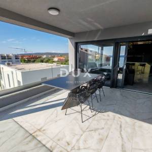 ZADAR, SUKOŠAN - Luksuzno namješten penthouse 50 m od plaže!