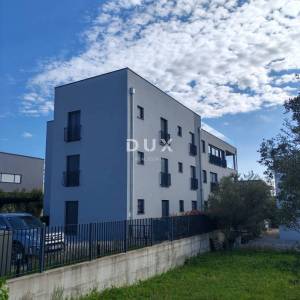 ZADAR, SUKOŠAN - Luksuzno namješten penthouse 50 m od plaže!