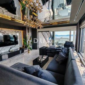 ZADAR, SUKOŠAN - Luksuzno namješten penthouse 50 m od plaže!