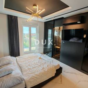 ZADAR, SUKOŠAN - Luksuzno namješten penthouse 50 m od plaže!