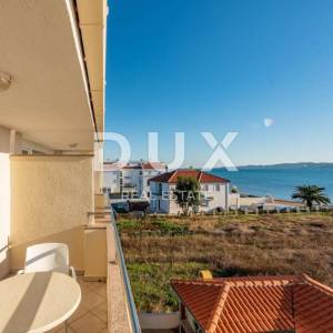 ZADAR, SUKOŠAN - Prostrana apartmanska kuća pokraj mora