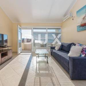 ZADAR, SUKOŠAN - Prostrana apartmanska kuća pokraj mora