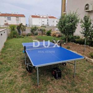 ZADAR, SUKOŠAN - Prostrana apartmanska kuća pokraj mora