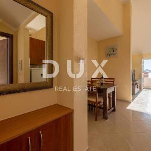 ZADAR, SUKOŠAN - Prostrana apartmanska kuća pokraj mora