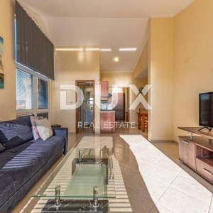 ZADAR, SUKOŠAN - Prostrana apartmanska kuća pokraj mora