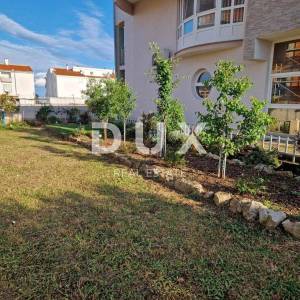 ZADAR, SUKOŠAN - Prostrana apartmanska kuća pokraj mora