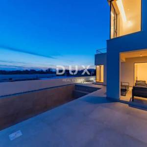 ZADAR, SUKOŠAN - Vila s bazenom na mirnoj lokaciji