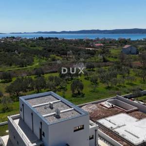 ZADAR, SUKOŠAN - Vila s bazenom na mirnoj lokaciji