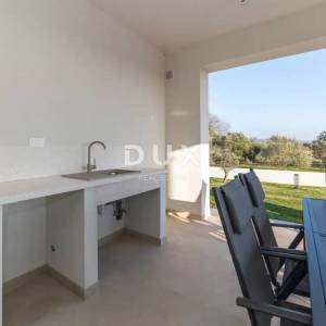 ZADAR, SUKOŠAN - Vila s bazenom na mirnoj lokaciji