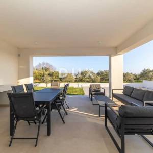 ZADAR, SUKOŠAN - Vila s bazenom na mirnoj lokaciji