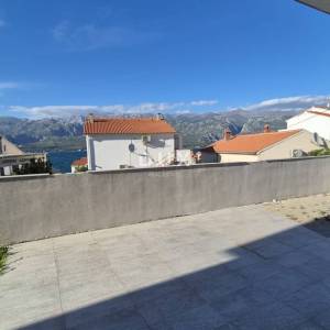 ZADAR, VINJERAC - PRILIKA! Premium apartman s vrtom