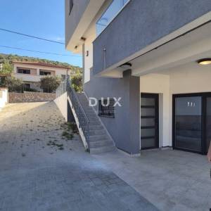 ZADAR, VINJERAC - PRILIKA! Premium apartman s vrtom