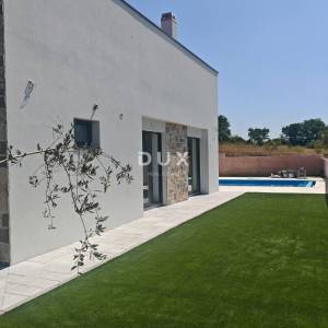 ZADAR, VISOČANE - Meditreranska, elegantna kuća s bazenom u mirnom okruženju
