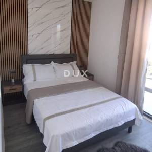 ZADAR, VRSI - Kompletno namještena dvojna kuća s pogledom na more i okućnicom! A