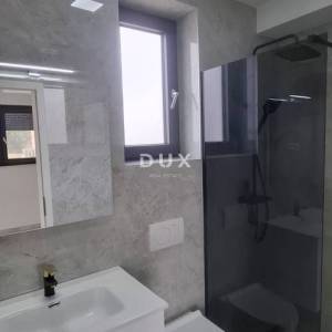 ZADAR, VRSI - Kompletno namještena dvojna kuća s pogledom na more i okućnicom! A