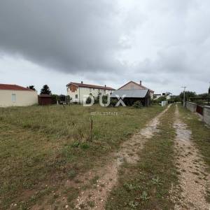 ZADAR, VRSI - Zemljište pravilnog oblika 496m²