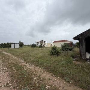 ZADAR, VRSI - Zemljište pravilnog oblika 496m²