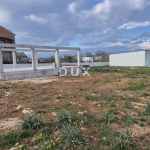 ZADAR, ŽERAVA - ATRAKTIVNO GRAĐEVINSKO ZEMLJIŠTE U ŽERAVI 