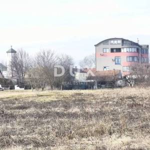 ZAGREB, BOROVJE Poljoprivredno zemljište uz samu cestu!