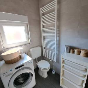 Zagreb-Dubrava, lijepo uređen 3S stan 60m2 s balkonom, zaseban ulaz