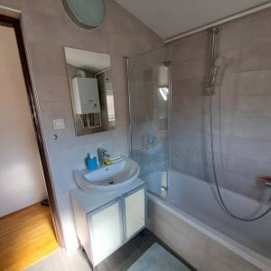 Zagreb-Dubrava, lijepo uređen 3S stan 60m2 s balkonom, zaseban ulaz