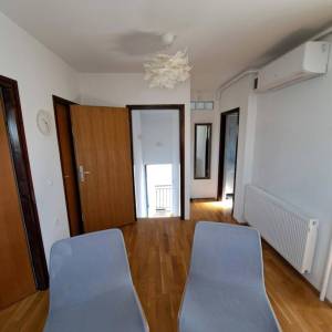 Zagreb-Dubrava, lijepo uređen 3S stan 60m2 s balkonom, zaseban ulaz