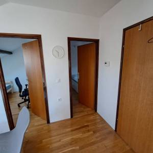 Zagreb-Dubrava, lijepo uređen 3S stan 60m2 s balkonom, zaseban ulaz