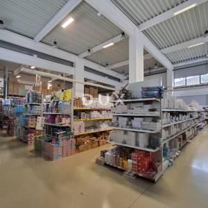 ZAGREB, GORNJA DUBRAVA - Poslovni div od 2.319 m² traži novog vlasnika