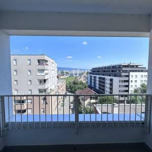 ZAGREB, OTOK – Namješten stan s garažom i terasom