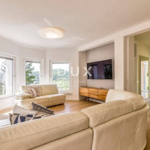 ZAGREB, ŠESTINE - Luksuzna vila s bazenom i velikim zemljištem (top lokacija, investicijski potencijal)