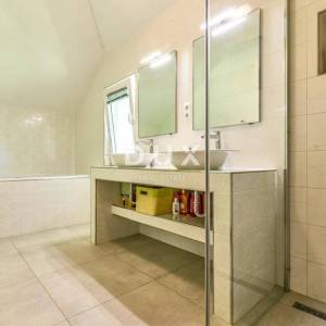 ZAGREB, ŠESTINE - Luksuzna vila s bazenom i velikim zemljištem (top lokacija, investicijski potencijal)
