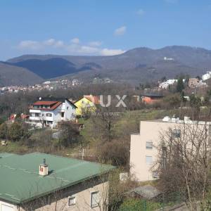 ZAGREB, VRHOVEC - ekskluzivna rezidencija i investicijska prilika-dvije kuće s bazenom i vrtom