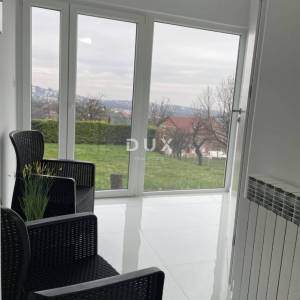 ZAGREB,MIKULIĆI-Moderna vila na mirnoj lokaciji s vrhunskim pogledom na Zagreb