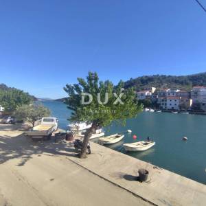 ZATON, ŠIBENIK - Kuća 1. red do mora za rekonstrukciju