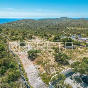 Zemljište na mirnoj lokaciji i pogledom na more, 1.800 m2, Dvornica