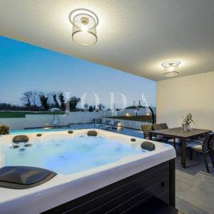 Žminj, moderna Villa sa bazenom, jacuzzijem i saunom