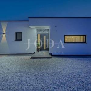 Žminj, moderna Villa sa bazenom, jacuzzijem i saunom