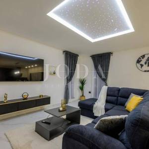 Žminj, moderna Villa sa bazenom, jacuzzijem i saunom