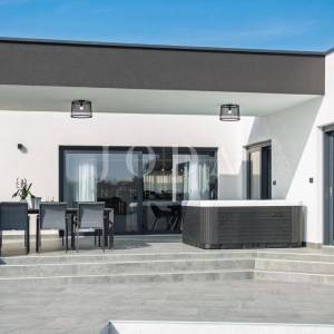 Žminj, moderna Villa sa bazenom, jacuzzijem i saunom