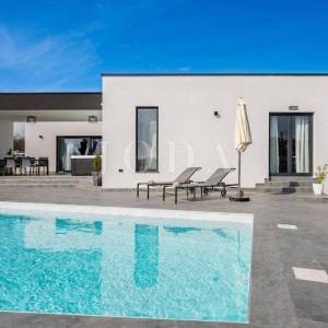 Žminj, moderna Villa sa bazenom, jacuzzijem i saunom