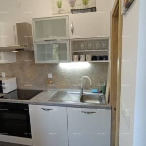 Apartman s terasom, parkirnim mjestom i zajedničkim bazenom – Premantura