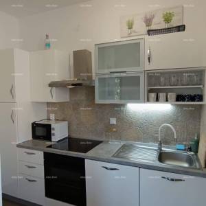Apartman s terasom, parkirnim mjestom i zajedničkim bazenom – Premantura