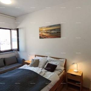 Apartman s terasom, parkirnim mjestom i zajedničkim bazenom – Premantura
