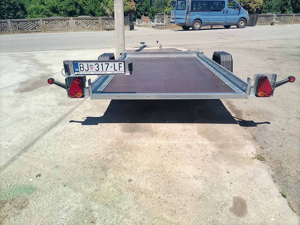 Auto prikolica