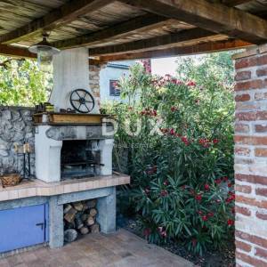 BAKAR, KRASICA - Kuća s bazenom i velikom okućnicom na Krasici 